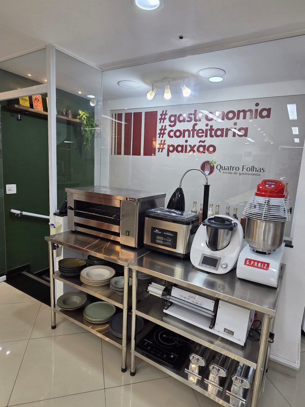Cozinha equipada da Quatro Folhas